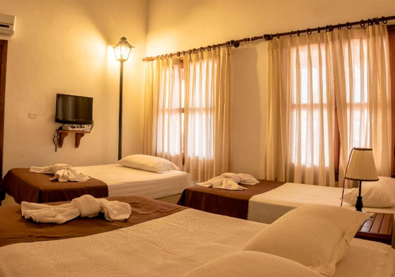 Hotel Mami Vilma Robore Ngoại thất bức ảnh